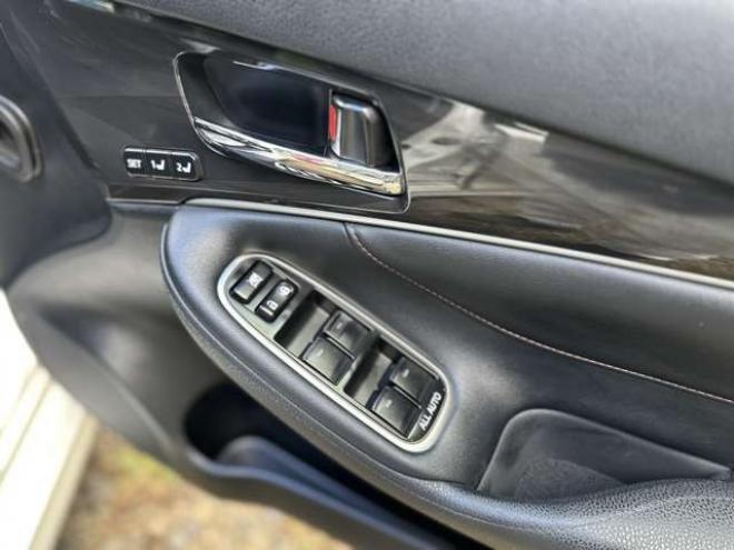 クラウンアスリート 2.5 G i-Four 4WD　サンルーフ　黒皮シート　レーダークルーズ　ETC　パワステ　パワーウィンドウ　純正ナビ　純正アルミ　ABS　キーレスエントリー 2500