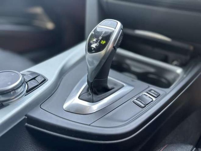 BMW3シリーズ 320i xドライブ 4WD　電動シート/ナビ/Bカメラ/CD/Bluetooth 正規輸入車 2000