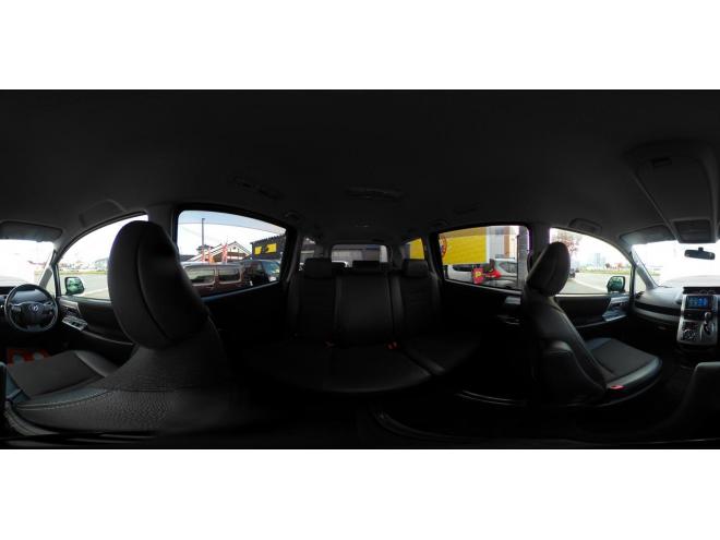 ヴォクシーVOXY 4WD ZS煌Ⅲ本州仕入　お洒落なスマートキー（スペアーアリ）　両側パワースライドドア　レザーハーフシート　8人乗　ビルトインETC　フルセグナビ　バックカメラ　オーバーヘットコンソール　純正アルミ　フォグランプ　スタットレスホイル付　全磨き済　　エンジンオイル交換CVTオイル交換 4WD 2000 5Dr