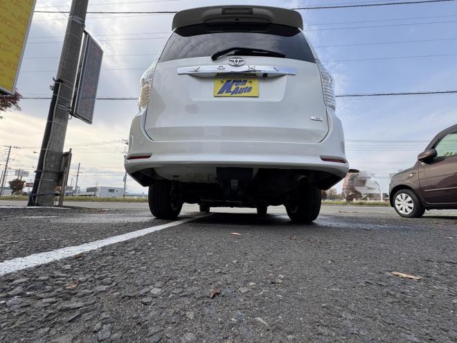 ヴォクシーVOXY 4WD ZS煌Ⅲ本州仕入　お洒落なスマートキー（スペアーアリ）　両側パワースライドドア　レザーハーフシート　8人乗　ビルトインETC　フルセグナビ　バックカメラ　オーバーヘットコンソール　純正アルミ　フォグランプ　スタットレスホイル付　全磨き済　　エンジンオイル交換CVTオイル交換 4WD 2000 5Dr