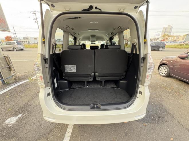 ヴォクシーVOXY 4WD ZS煌Ⅲ本州仕入　お洒落なスマートキー（スペアーアリ）　両側パワースライドドア　レザーハーフシート　8人乗　ビルトインETC　フルセグナビ　バックカメラ　オーバーヘットコンソール　純正アルミ　フォグランプ　スタットレスホイル付　全磨き済　　エンジンオイル交換CVTオイル交換 4WD 2000 5Dr