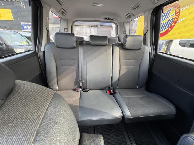 ヴォクシーVOXY 4WD ZS煌Ⅲ本州仕入　お洒落なスマートキー（スペアーアリ）　両側パワースライドドア　レザーハーフシート　8人乗　ビルトインETC　フルセグナビ　バックカメラ　オーバーヘットコンソール　純正アルミ　フォグランプ　スタットレスホイル付　全磨き済　　エンジンオイル交換CVTオイル交換 4WD 2000 5Dr