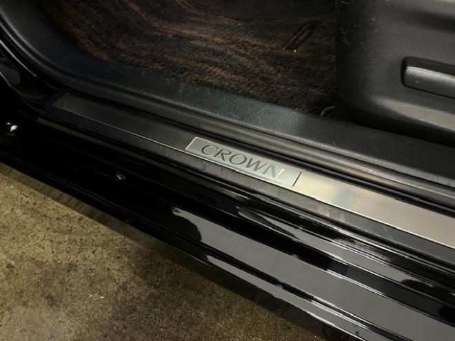 クラウンロイヤルサルーン　ｉ－Ｆｏｕｒ　本州仕入　禁煙車　ＷＡＫＯＳバリアスコーティング済　純正１６インチＡＷ　純正１６ＡＷ＋スタッドレスタイヤ付　純正ナビ（フルセグ地デジ　ＤＶＤ再生　Ｂｌｕｅｔｏｏｔｈ）＋バックカメラ　ＨＩＤヘッドライト　クルーズコントロール　ミラーヒーター　両席パワーシート　ビルトインＥＴＣ 4WD 2500 4Dr