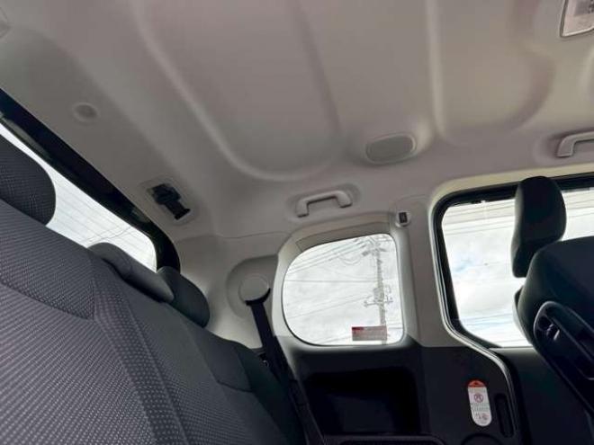 スペイド1.5 G 4WD　トヨタセーフティセンス　プッシュスタート　ナビ　バックカメラ　フルセグTV シートヒーター　ステアリングヒーター　ワイパーデアイサー　パワースライドドア 1500