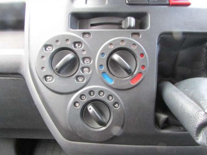 タウンエースバン1.5 GL 4WD　パートタイム4WD　ディスプレイオーディオ　リアヒーター　リアフォグ　GRIPMAX　MUDRAGE　M/Tホワイト　アイドリングストップ　横滑り防止　　フローティングビッグCarPlay対応　Bluetooth　社外14インチAW 1500