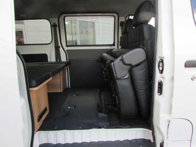 タウンエースバン1.5 GL 4WD　パートタイム4WD　ディスプレイオーディオ　リアヒーター　リアフォグ　GRIPMAX　MUDRAGE　M/Tホワイト　アイドリングストップ　横滑り防止　　フローティングビッグCarPlay対応　Bluetooth　社外14インチAW 1500