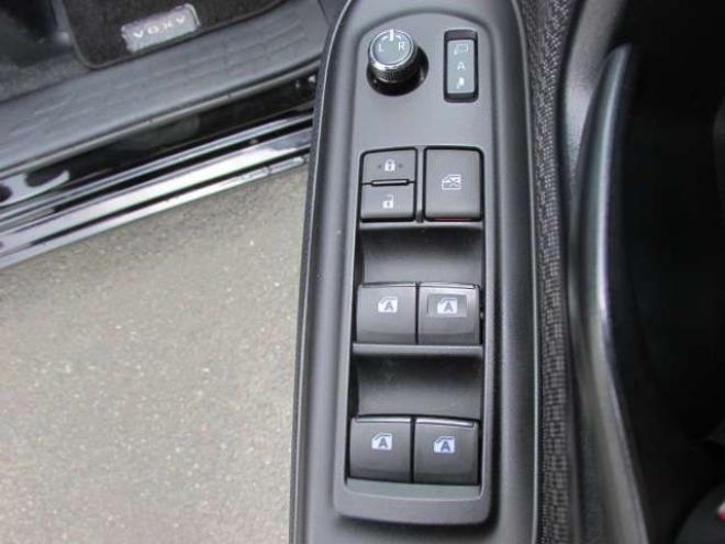 ヴォクシー2.0 X 4WD トヨタセーフティセンス/LEDヘッドライト/両側パワースライドドア/ETC/社外ナビ/フルセグTV/バックカメラ/スマートキー一体式エンジンスターター 2000