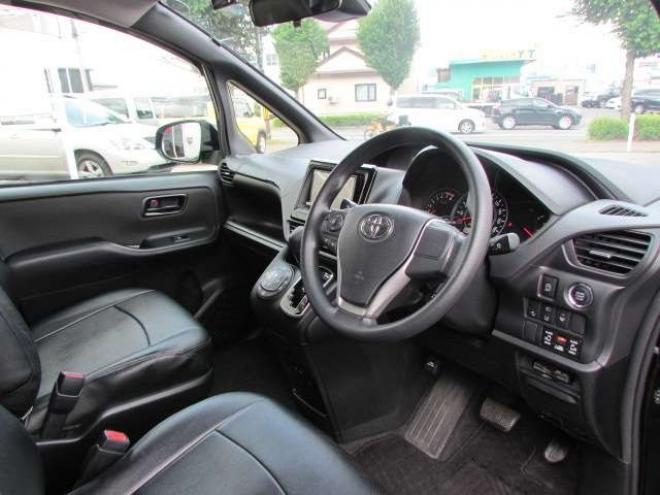 ヴォクシー2.0 X 4WD トヨタセーフティセンス/LEDヘッドライト/両側パワースライドドア/ETC/社外ナビ/フルセグTV/バックカメラ/スマートキー一体式エンジンスターター 2000