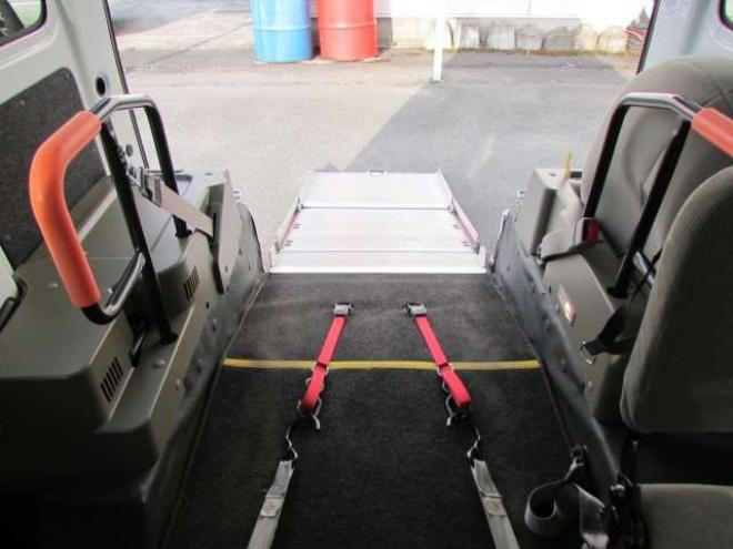 ハイゼットカーゴ スローパー(リアシートレス)+ 折り畳み補助シート 福祉車両 4WD 660