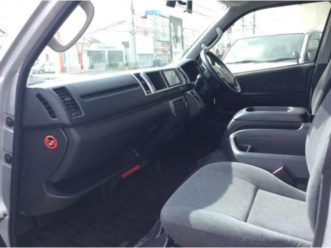 ハイエース2.7 グランドキャビン 4WD　片側パワースライドドア　前後ドライブレコーダー　リアヒーター&クーラー　キーレス　横滑り防止　純正ナビ　ワンセグTV　Bluetooth　CD　FM/AM　ETC　15インチAW　電動格納ミラー　バックカメラ 2700