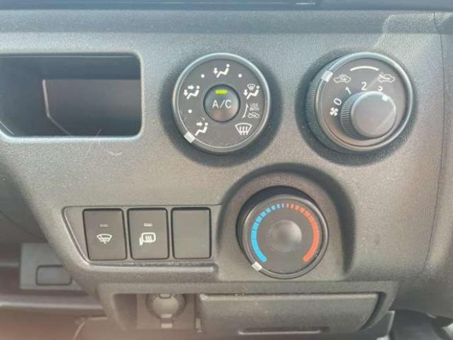 ハイエースバン2.8 中温冷凍バン ロング ディーゼルターボ 4WD　 2800