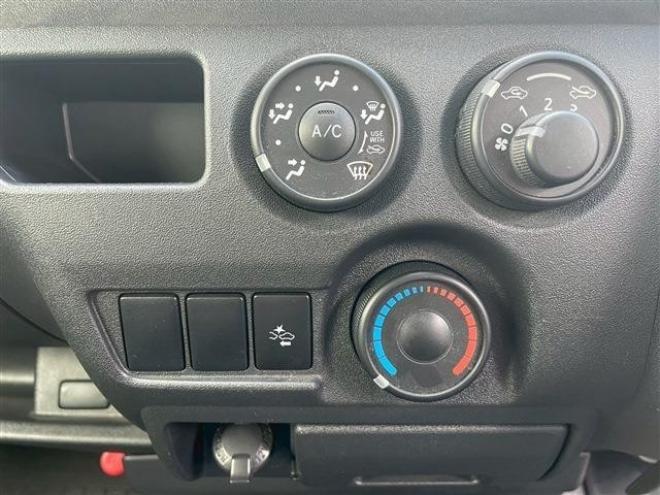 ハイエースバン2.8 中温冷凍バン ロング ディーゼルターボ 4WD　 2800