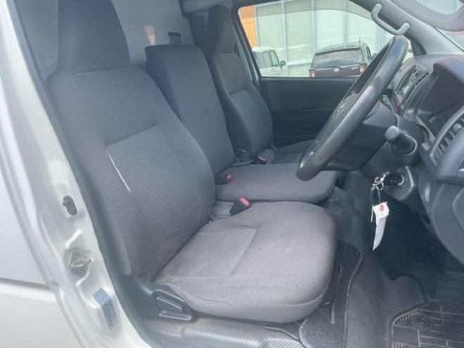 ハイエースバン2.8 中温冷凍バン ロング ディーゼルターボ 4WD　 2800