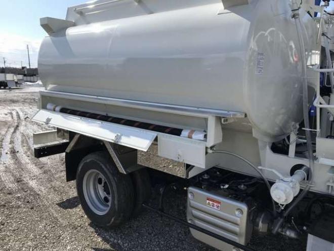 デュトロタンクローリー 2DG-XZU685M 新明和工業  4WD 4000