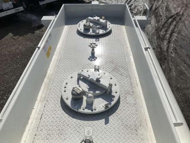 デュトロタンクローリー 2DG-XZU685M 新明和工業  4WD 4000