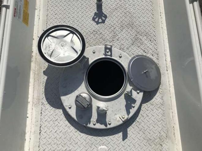 デュトロタンクローリー 2DG-XZU685M 新明和工業  4WD 4000