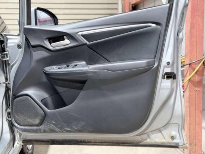 フィット1.3 13G Sパッケージ 4WD　下廻防錆キーレスナビ 1300