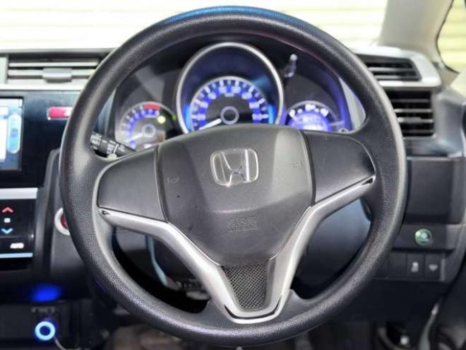 フィット1.3 13G Sパッケージ 4WD　下廻防錆キーレスナビ 1300