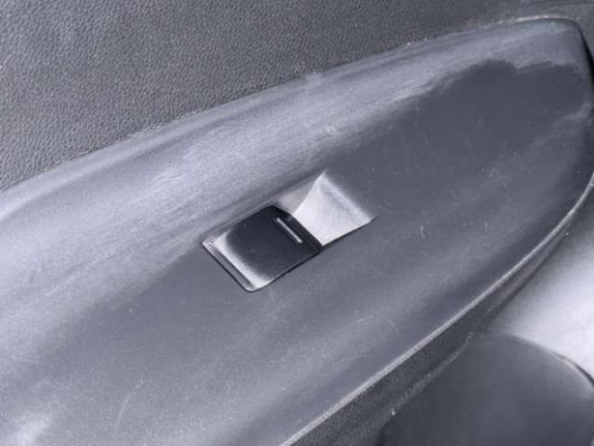 フィット1.3 13G Sパッケージ 4WD　下廻防錆キーレスナビ 1300