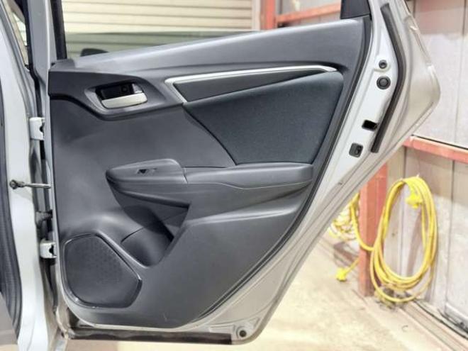 フィット1.3 13G Fパッケージ 4WD　下廻防錆TVナビETC 1300