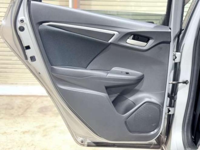 フィット1.3 13G Fパッケージ 4WD　下廻防錆TVナビETC 1300