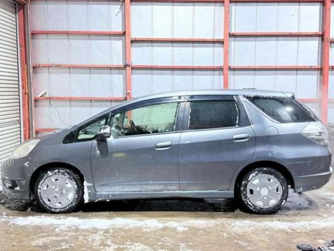 フィットシャトルハイブリッド1.3 下廻防錆キーレスTVナビETC 2WD 1300