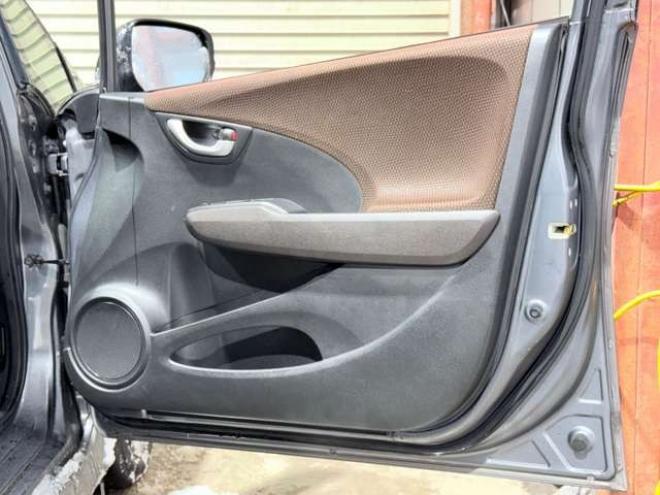 フィットシャトルハイブリッド1.3 下廻防錆キーレスTVナビETC 2WD 1300