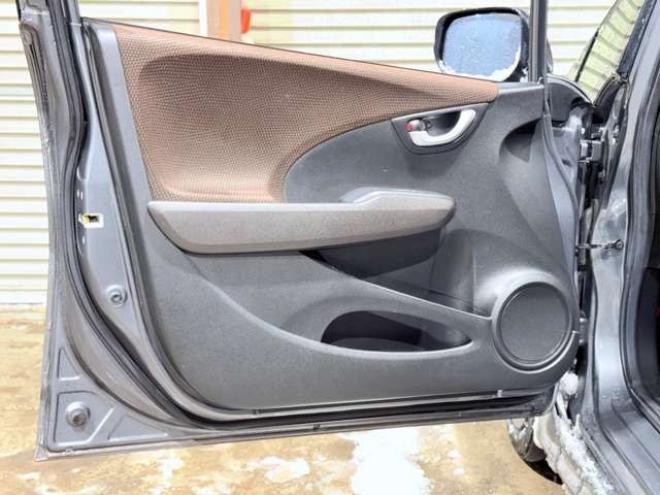 フィットシャトルハイブリッド1.3 下廻防錆キーレスTVナビETC 2WD 1300