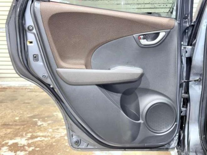 フィットシャトルハイブリッド1.3 下廻防錆キーレスTVナビETC 2WD 1300