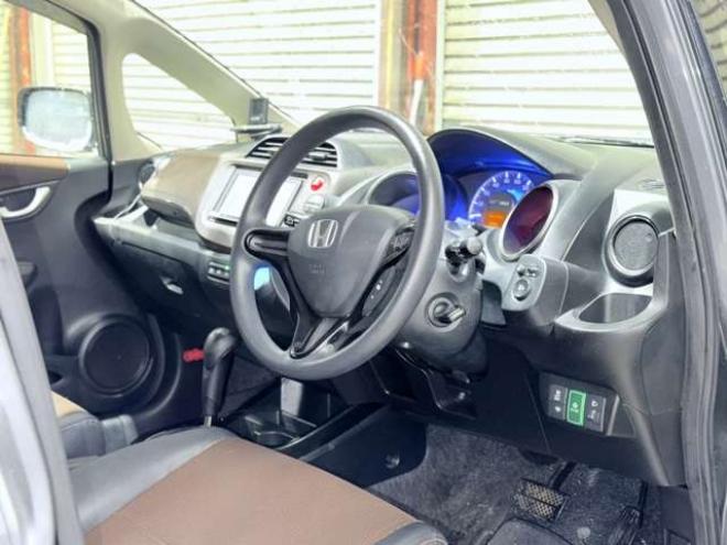 フィットシャトルハイブリッド1.3 下廻防錆キーレスTVナビETC 2WD 1300