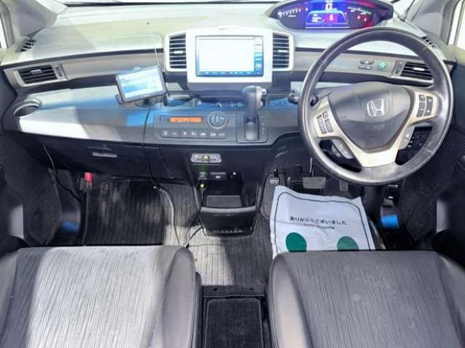 フリードスパイクハイブリッド1.5 ジャストセレクション 下廻防錆TVナビBカメETC 2WD 1500