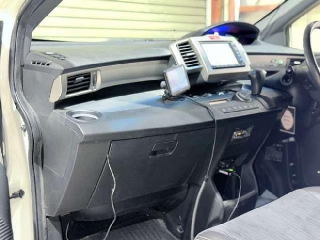 フリードスパイクハイブリッド1.5 ジャストセレクション 下廻防錆TVナビBカメETC 2WD 1500