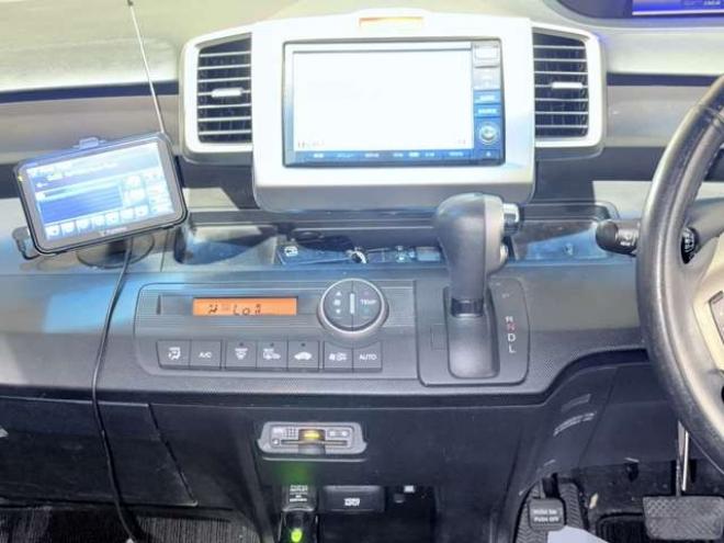 フリードスパイクハイブリッド1.5 ジャストセレクション 下廻防錆TVナビBカメETC 2WD 1500