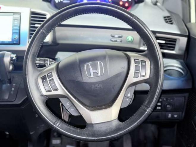 フリードスパイクハイブリッド1.5 ジャストセレクション 下廻防錆TVナビBカメETC 2WD 1500