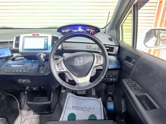 フリードスパイクハイブリッド1.5 ジャストセレクション 下廻防錆TVナビBカメETC 2WD 1500