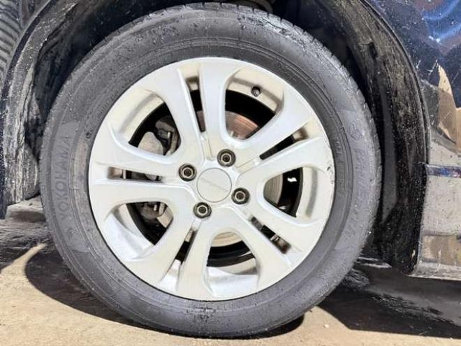 フィットシャトルハイブリッド1.3 下廻防錆TVナビBカメETC夏冬タイヤ 2WD 1300