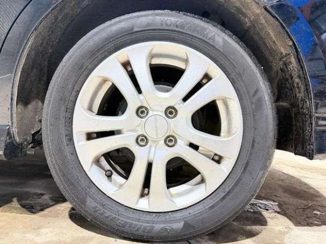 フィットシャトルハイブリッド1.3 下廻防錆TVナビBカメETC夏冬タイヤ 2WD 1300