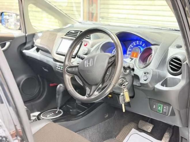 フィットシャトルハイブリッド1.3 下廻防錆TVナビBカメETC夏冬タイヤ 2WD 1300