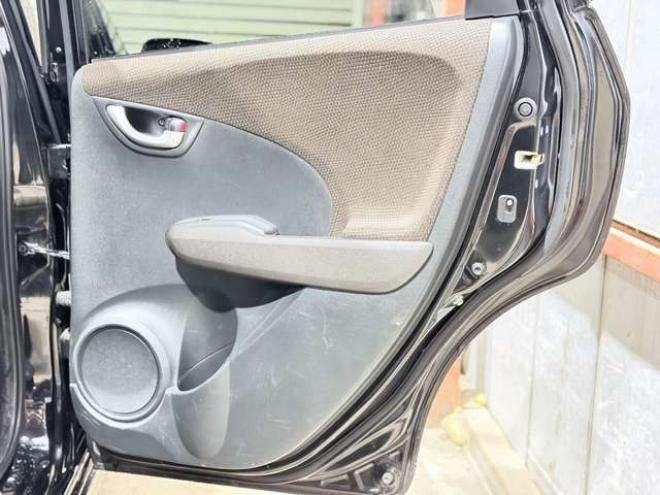 フィットシャトルハイブリッド1.3 下廻防錆TVナビBカメETC夏冬タイヤ 2WD 1300