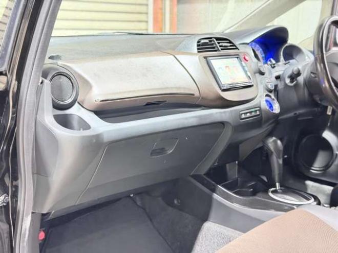 フィットシャトルハイブリッド1.3 下廻防錆TVナビBカメETC夏冬タイヤ 2WD 1300