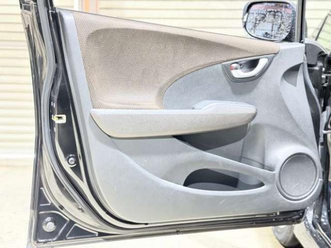 フィットシャトルハイブリッド1.3 下廻防錆TVナビBカメETC夏冬タイヤ 2WD 1300