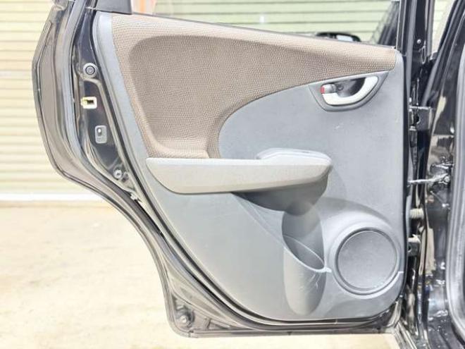 フィットシャトルハイブリッド1.3 下廻防錆TVナビBカメETC夏冬タイヤ 2WD 1300