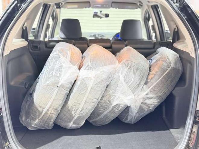 フィットシャトルハイブリッド1.3 下廻防錆TVナビBカメETC夏冬タイヤ 2WD 1300