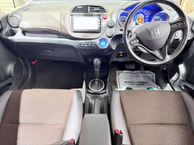 フィットシャトルハイブリッド1.3 下廻防錆TVナビBカメETC夏冬タイヤ 2WD 1300