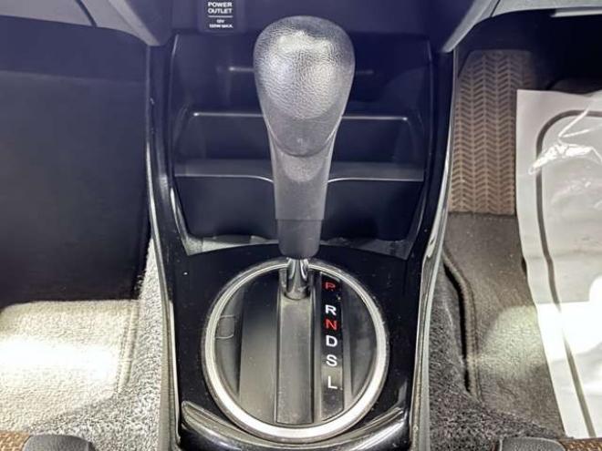 フィットシャトルハイブリッド1.3 下廻防錆TVナビBカメETC夏冬タイヤ 2WD 1300