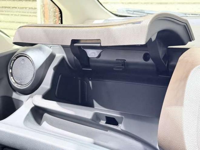 フィットシャトルハイブリッド1.3 下廻防錆TVナビBカメETC夏冬タイヤ 2WD 1300