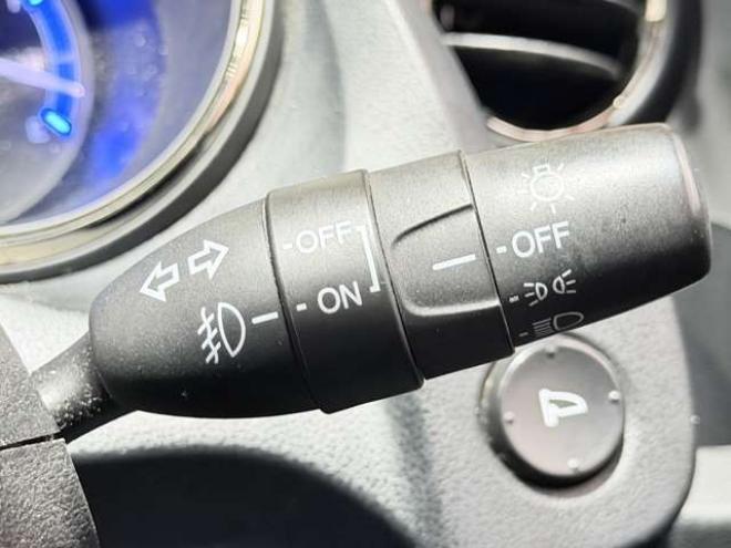 フィットシャトルハイブリッド1.3 下廻防錆TVナビBカメETC夏冬タイヤ 2WD 1300