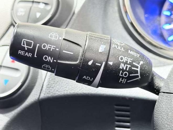 フィットシャトルハイブリッド1.3 下廻防錆TVナビBカメETC夏冬タイヤ 2WD 1300