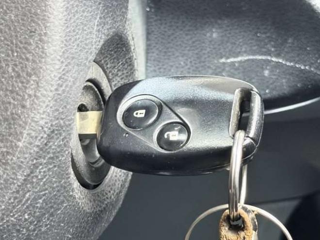 フィットシャトルハイブリッド1.3 下廻防錆TVナビBカメETC夏冬タイヤ 2WD 1300