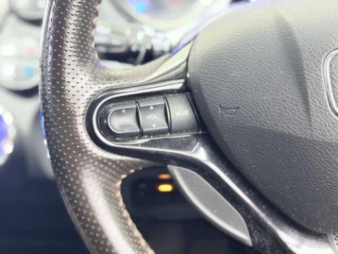 フィットシャトルハイブリッド1.3 下廻防錆TVナビBカメETC夏冬タイヤ 2WD 1300